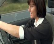 Мамаша вэхала на природу и занялась мастурбацией